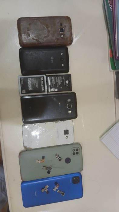 Продам телефоны на запчасти