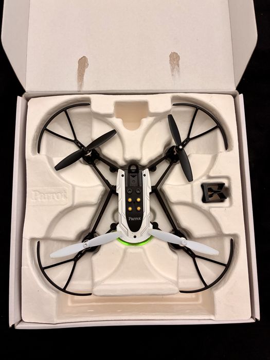 Дрон Parrot mambo fly + контролер