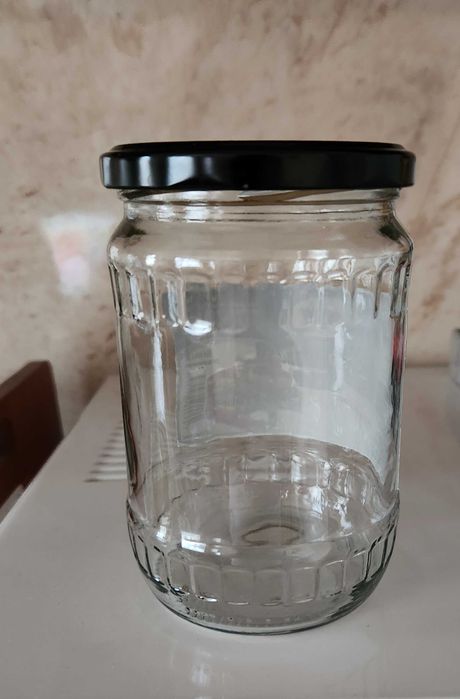 Продавам буркани с винт!