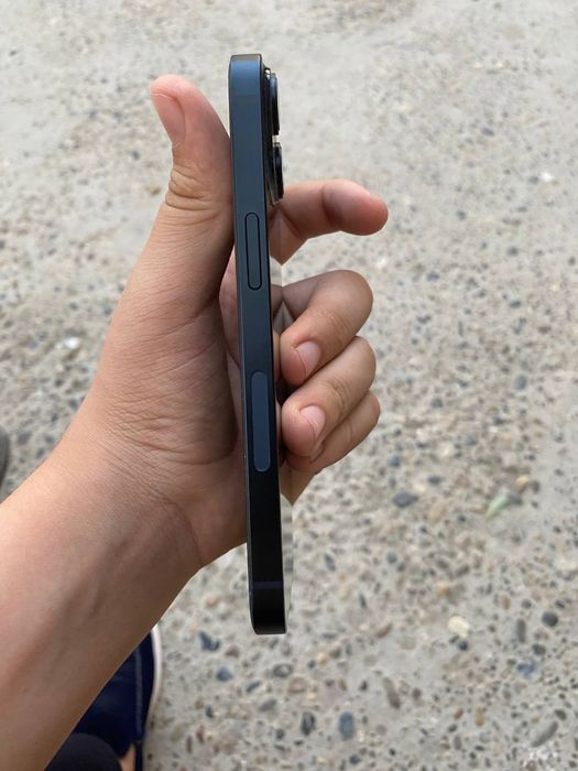 Мобильный телефон (айфон).