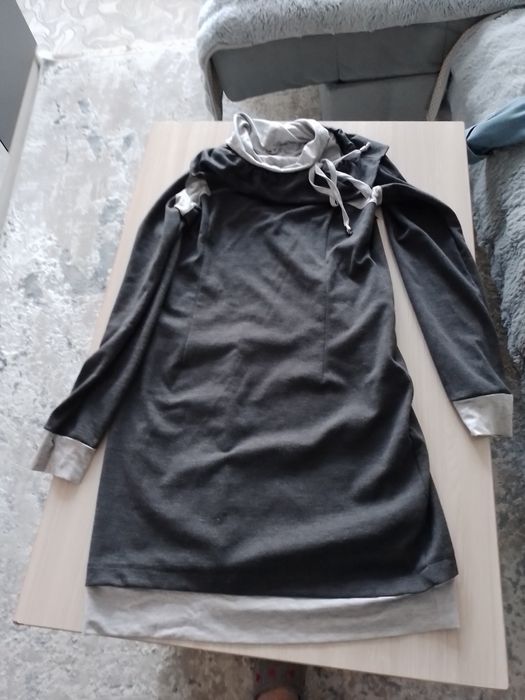 Продаю платье серого цвета