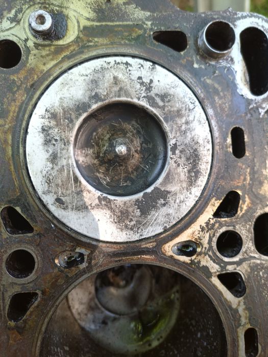 Vând motor Mazda 6 RF5C