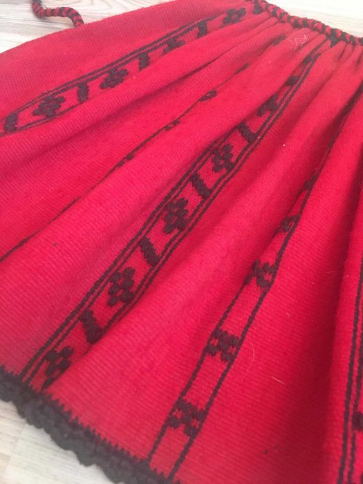 Детска вълнена престилка за носия