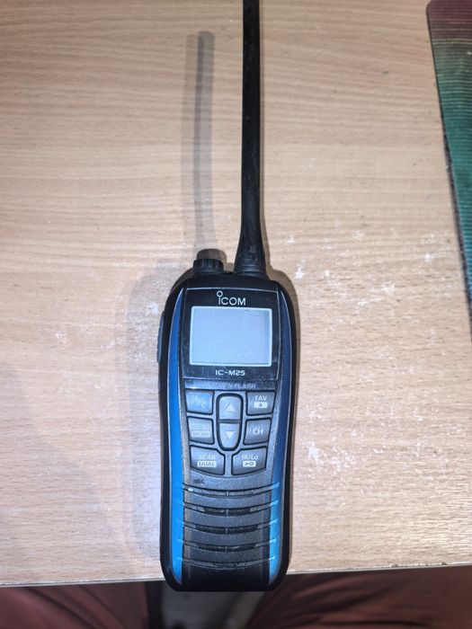 Радиостанция Icom IC-M25