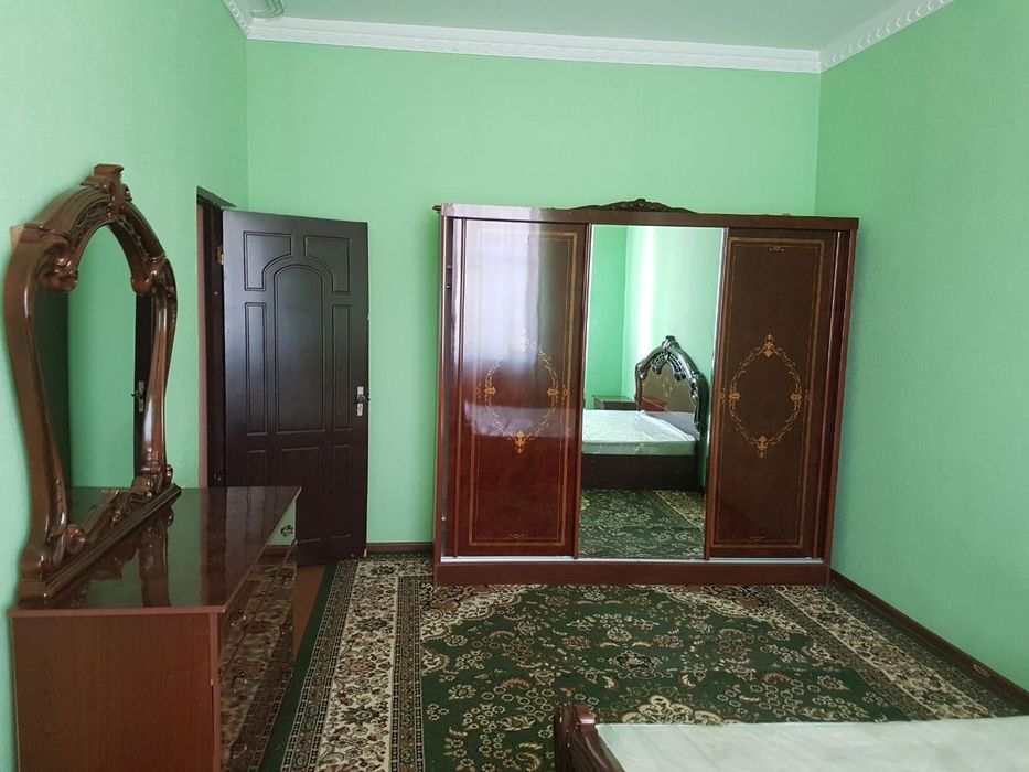 Янгихаёт туманида Намунали  уй сотилади. Метрога якин Чинар бекатга