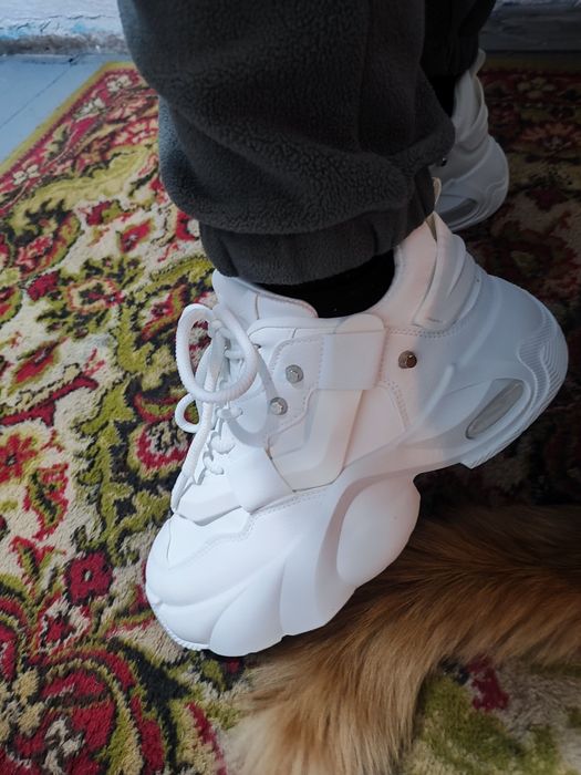 Продам кроссовки