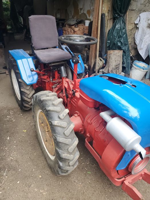 De vânzare tractor mic articulat Pasquali.