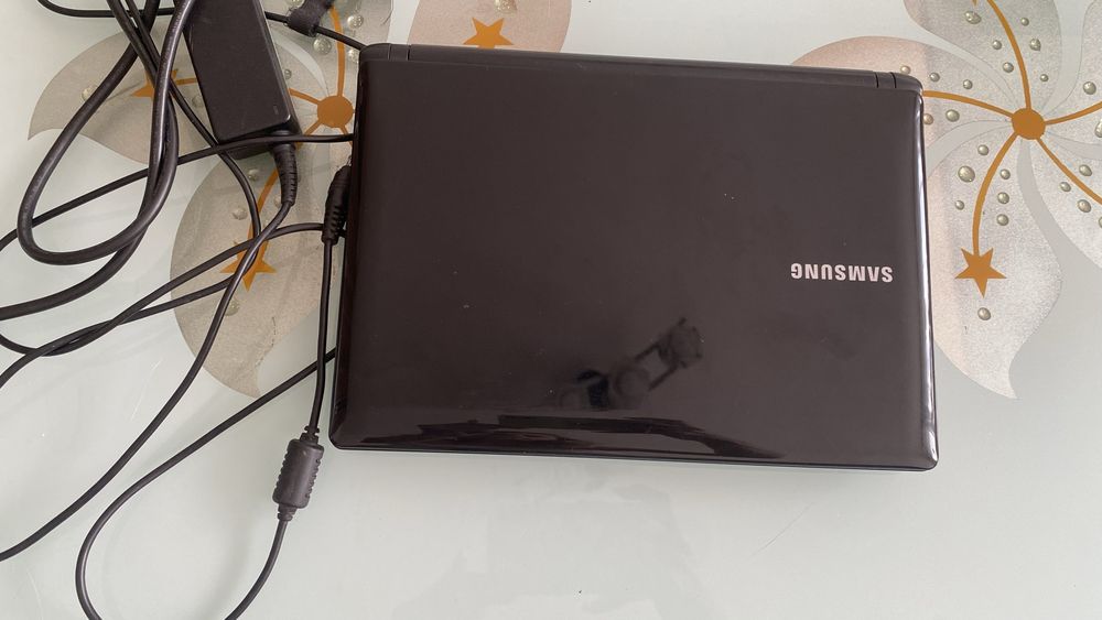 Нетбук Samsung N150 Plus