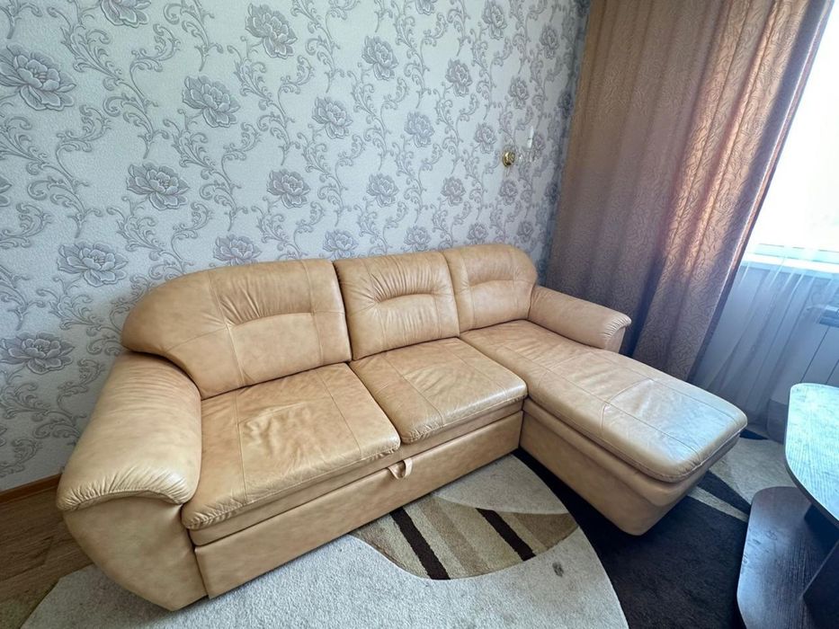 Продам кожанный диван