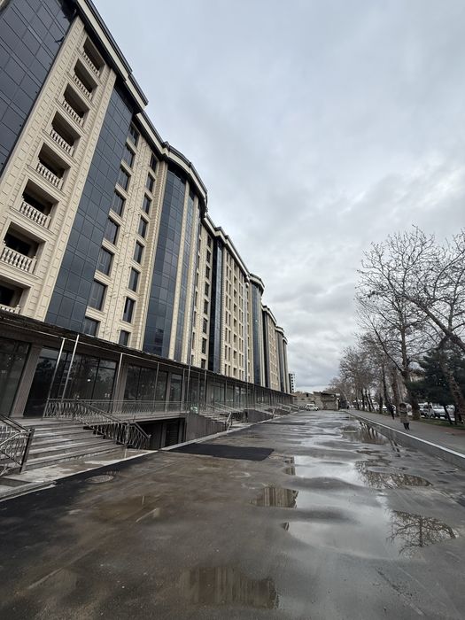 Amir Temur kuchada Eletni domda 2 xona kvartira sotiladi