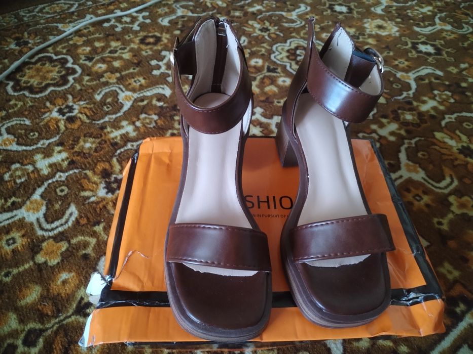 Продам летние босоножки