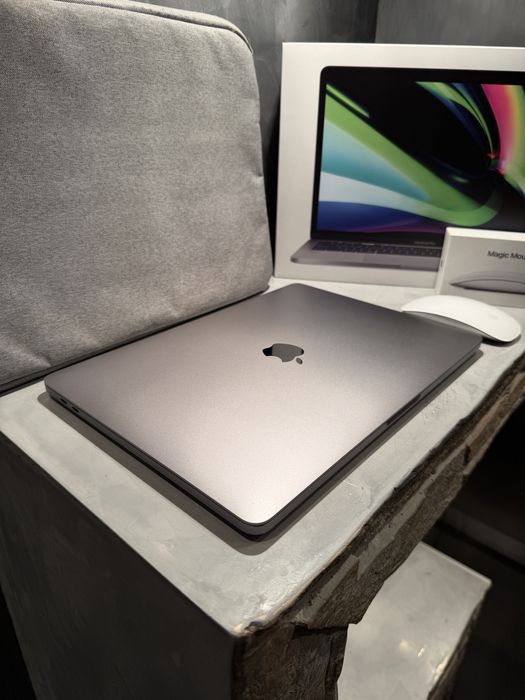 КАТО ЧИСТО НОВ Macbook Pro M1 13.3" + Magic Mouse + калъф
