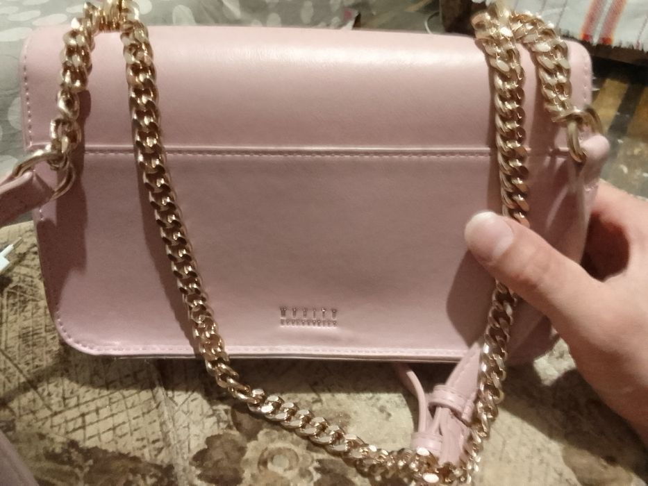 Дамска чанта на MOHITO