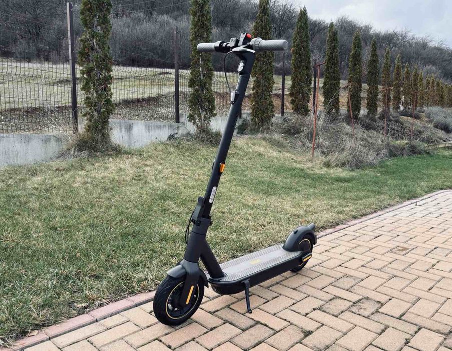 Електрическа тротинетка Ninbot Kickscooter G30E|| MAX