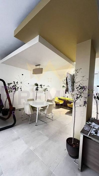 Продава се Офис в Бургас, Зорница - 83 кв.м за 1988 €/кв.м - Снимка #1