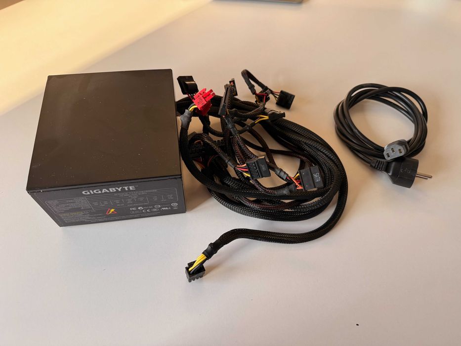 Sursa Gigabyte 720W