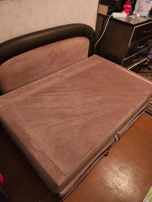 Диван двуспальный