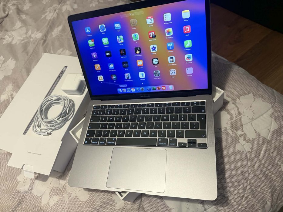 Apple MacBook Air 13" - Отлично сьстояние