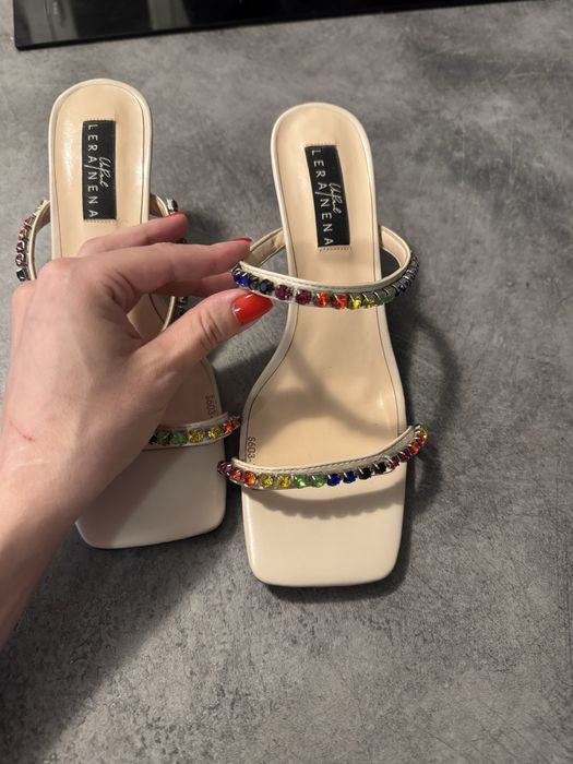 Сандали, включени токчета и кристали