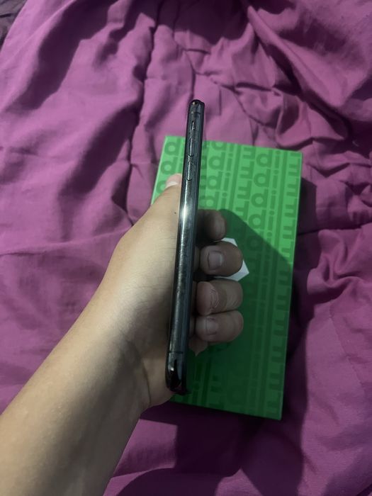 vand iphone x cu displayu-l spart