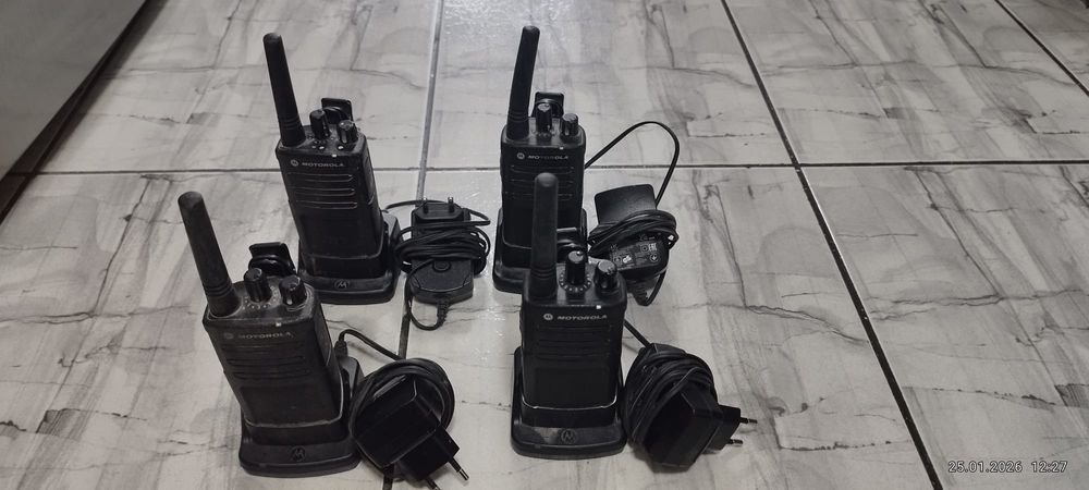 Vând 4 bucăți stație emisie/recepție Motorola TX420, 15 canale, ideala