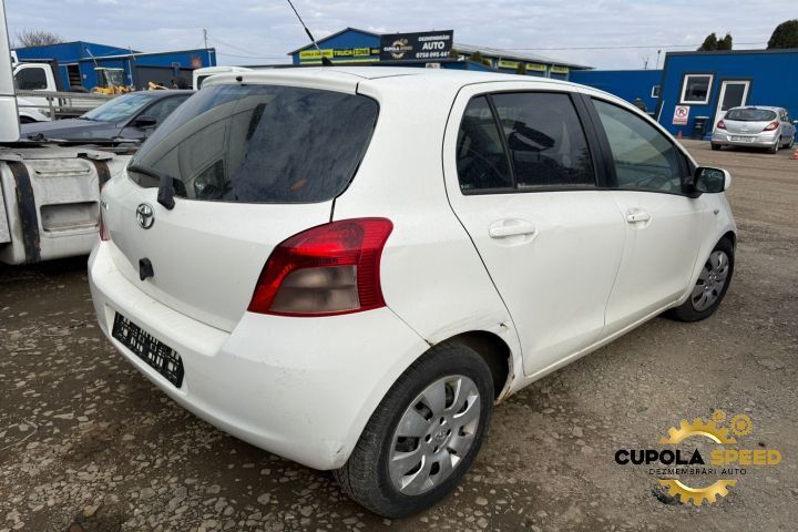Aripa fata stanga cod culoare 068 Polar White Toyota Yaris XP9 [2005