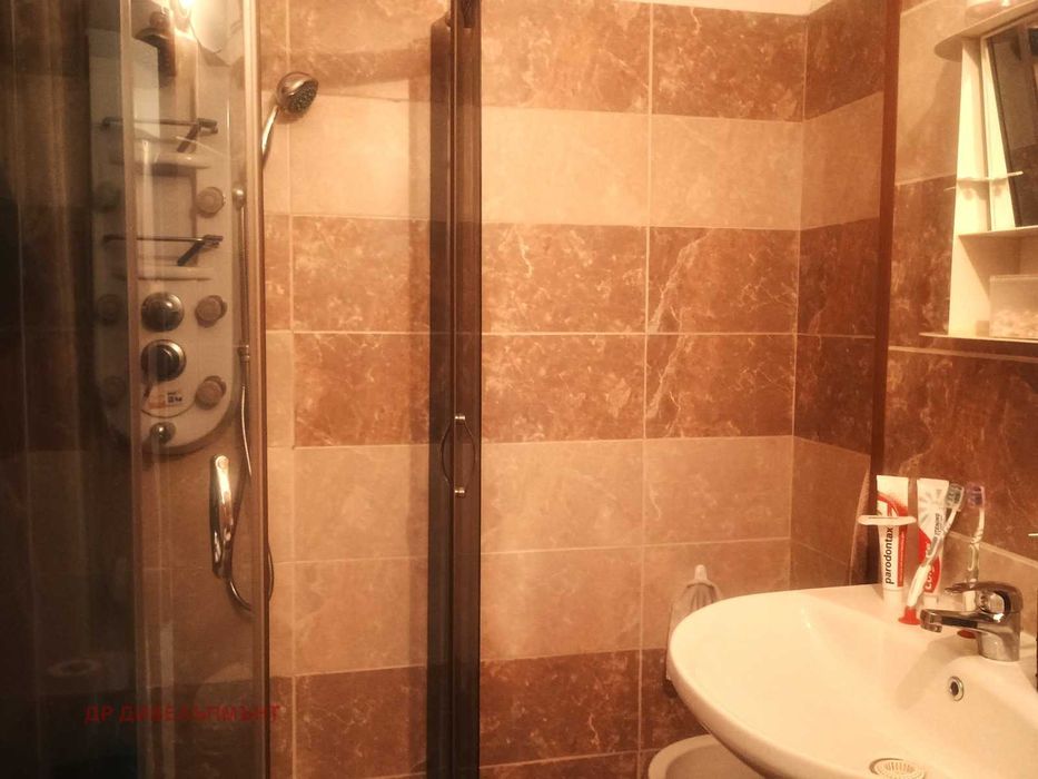 Продава се Тристаен апартамент в София, Фондови жилища - 84 кв.м за 2096 €/кв.м - Снимка #10