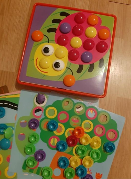 Joc creativ mozaic Button Nail in stare foarte buna, cu cutie