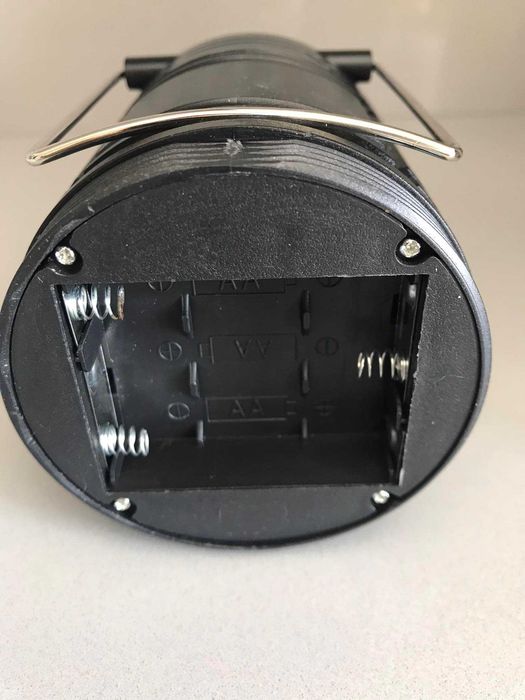 Къмпинг фенер 100 лумена  с батерии  и 360° осветяване.