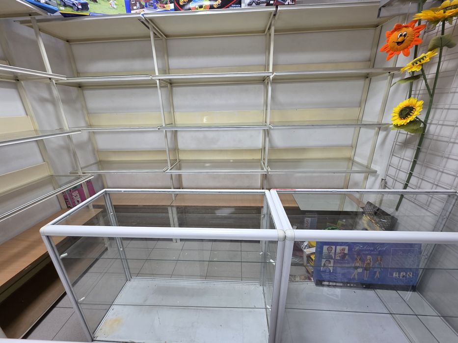 Продам витрины и оборудование