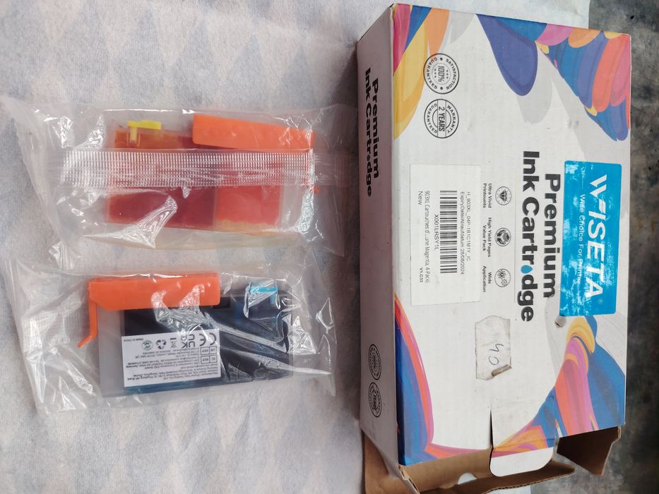 Cartușe vând la grămadă mai multe cartuse