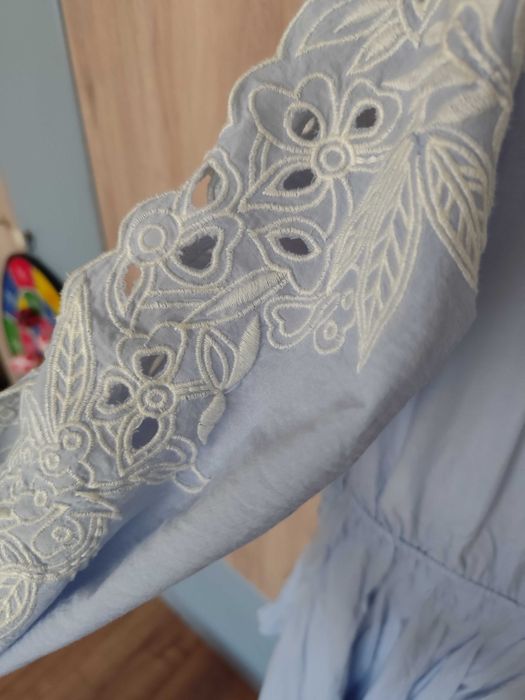 Дамска рокля с бродерия