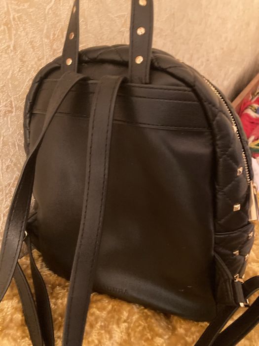 Раница с златисти кабси