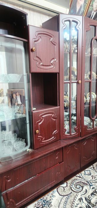 Продам старый гостынный мебель