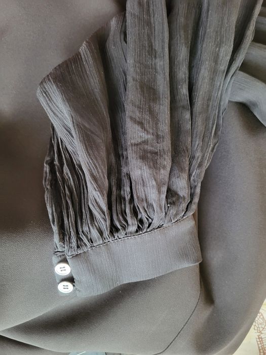 Rochie cu maneci de voal