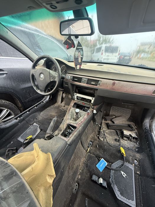 Dezmembrez bmw e90 318i