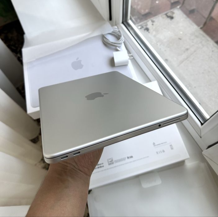 MacBook Neo Silver 8/256GB LLA