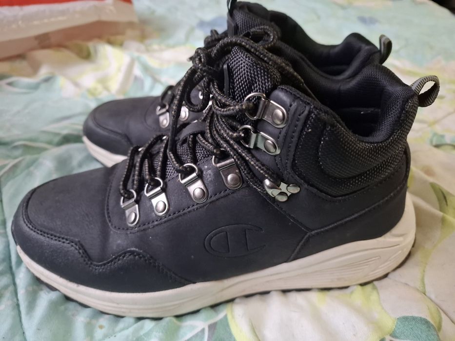 Продавам унисекс кецове Шампион