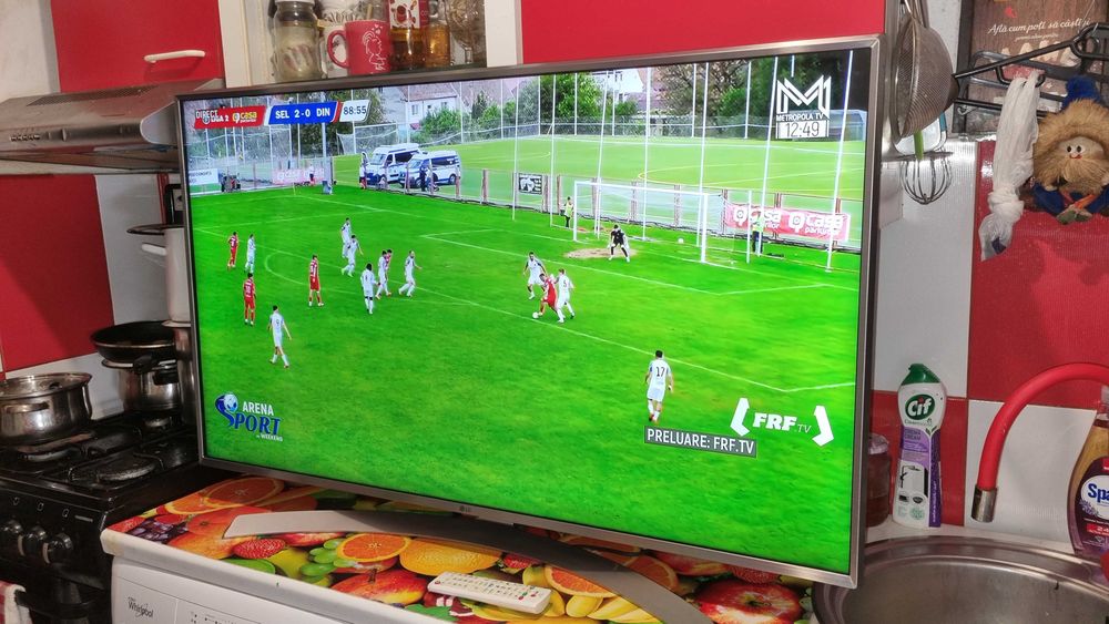 Smart LG 123 cm = 750 lei