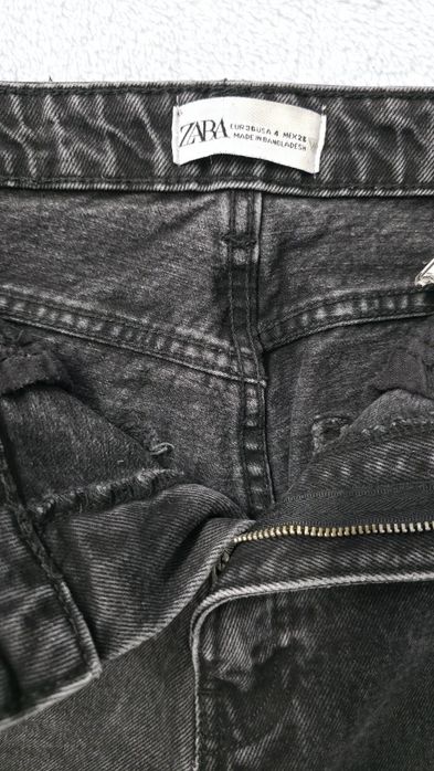 Blugi negri Zara Mom Fit  cu rupturi, marimea 36