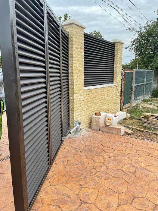 Garduri si porti din panouri stil jaluzele si alte modele disponibile