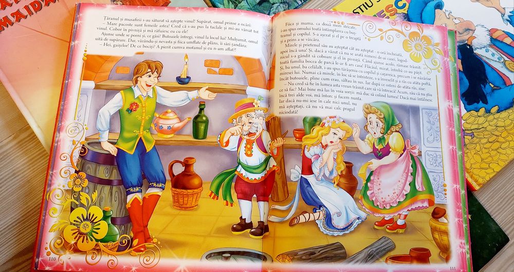 Set carti povesti cartonate cu pagini lucioase si ilustratii