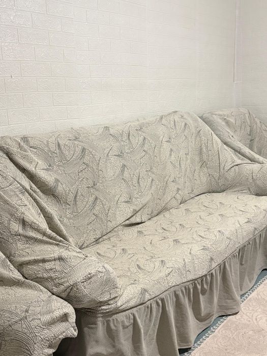 Диван сатылады. 1 үлкен , 2 кіші крнслосы бар