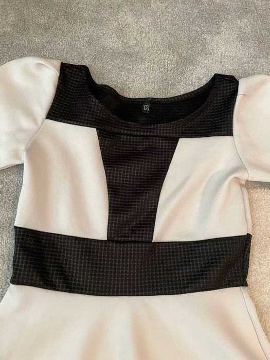 Блуза в бяло и черно с ръкав до лакът