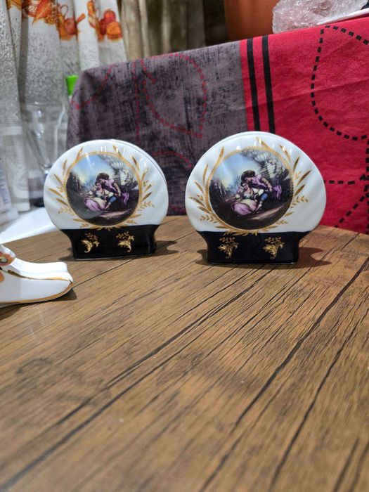 Порцеланови пепелници, салфетници и солници