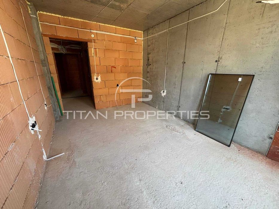Продава се Тристаен апартамент в Пловдив, Христо Смирненски - 131 кв.м за 1456 €/кв.м - Снимка #2