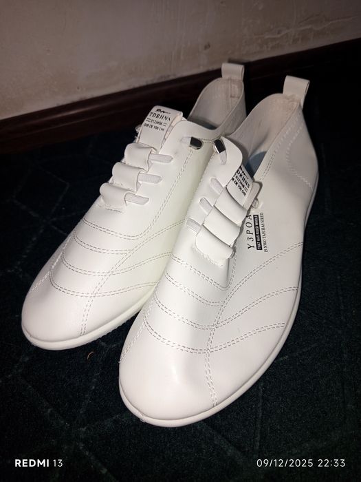 Erkaklar oyoq kiyimi ixcham