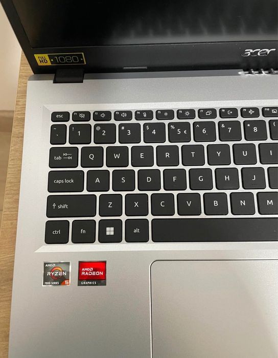 Vând laptop Acer Aspire 3