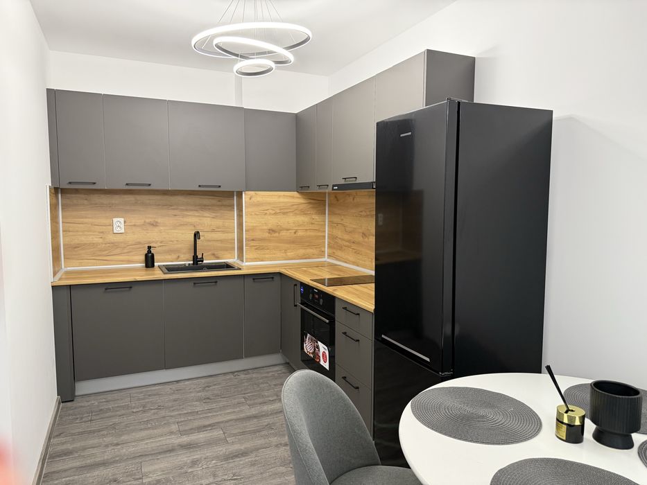 Дава се под наем Двустаен апартамент в Пловдив, Остромила - 70 кв.м за 459 € - Снимка #1