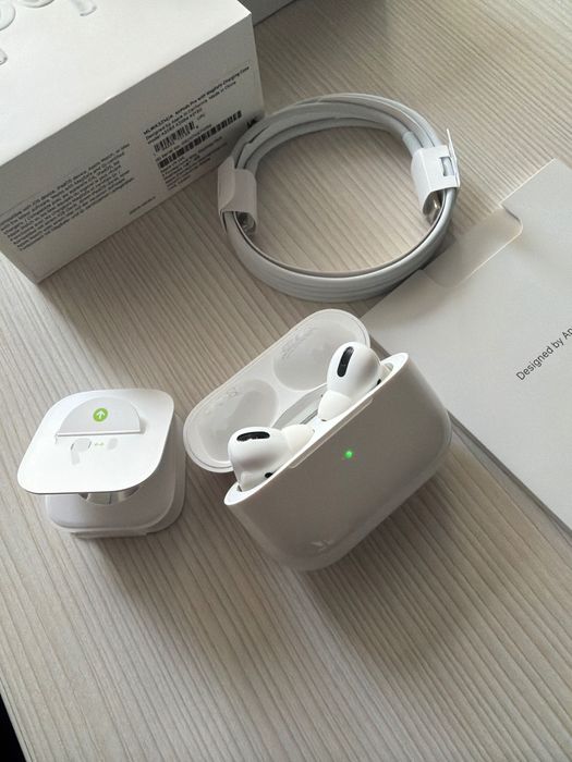 Apple AirPods Pro - Lightning + Magsafe